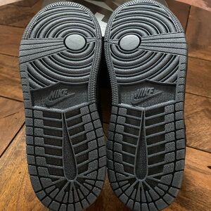 Travis Scott black phantom size 3y